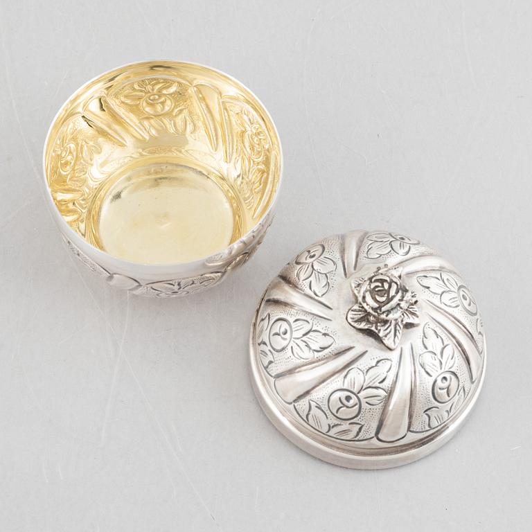 Lided bowl, silver 900, 20th Century.