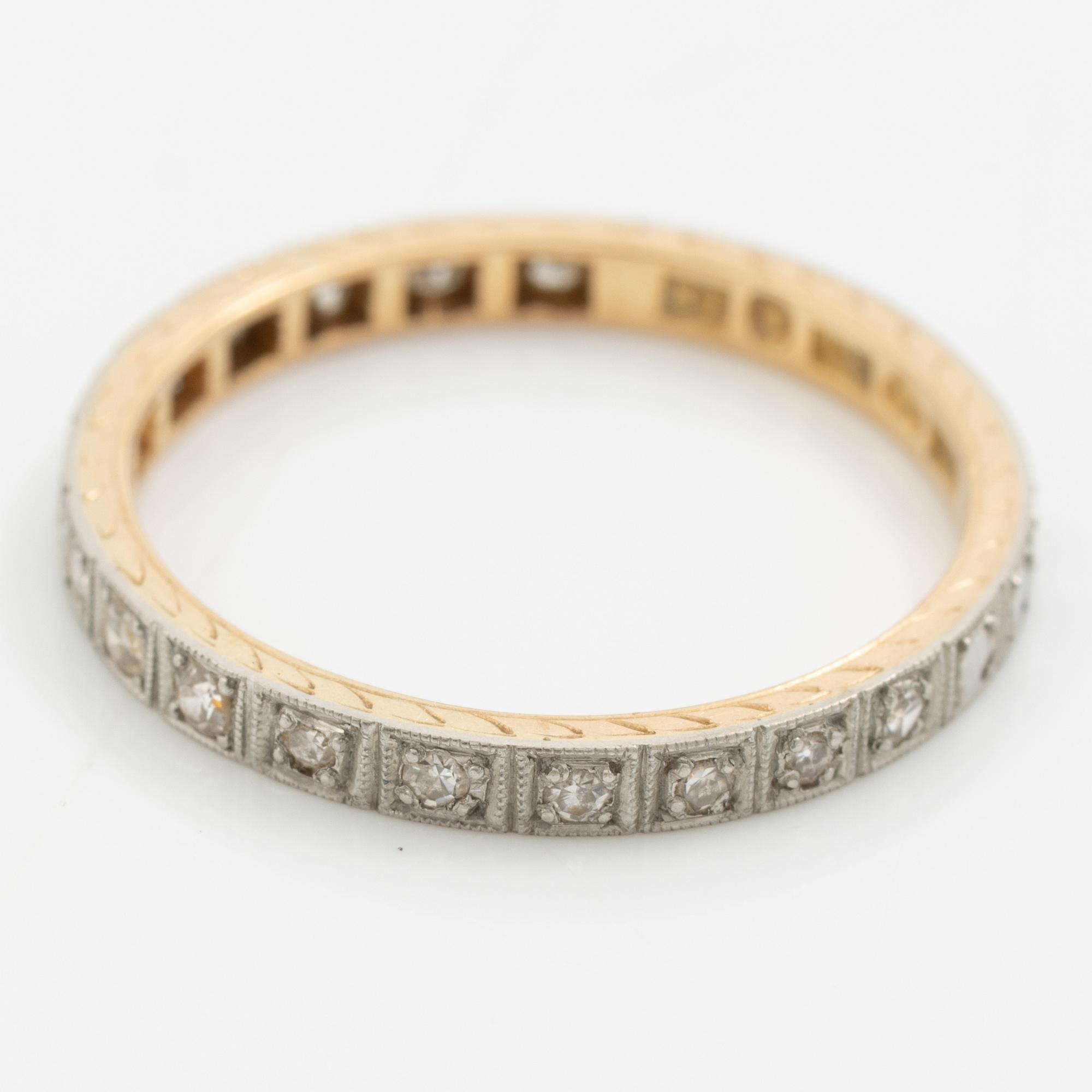 Ring 18K gold with eight-cut diamonds.