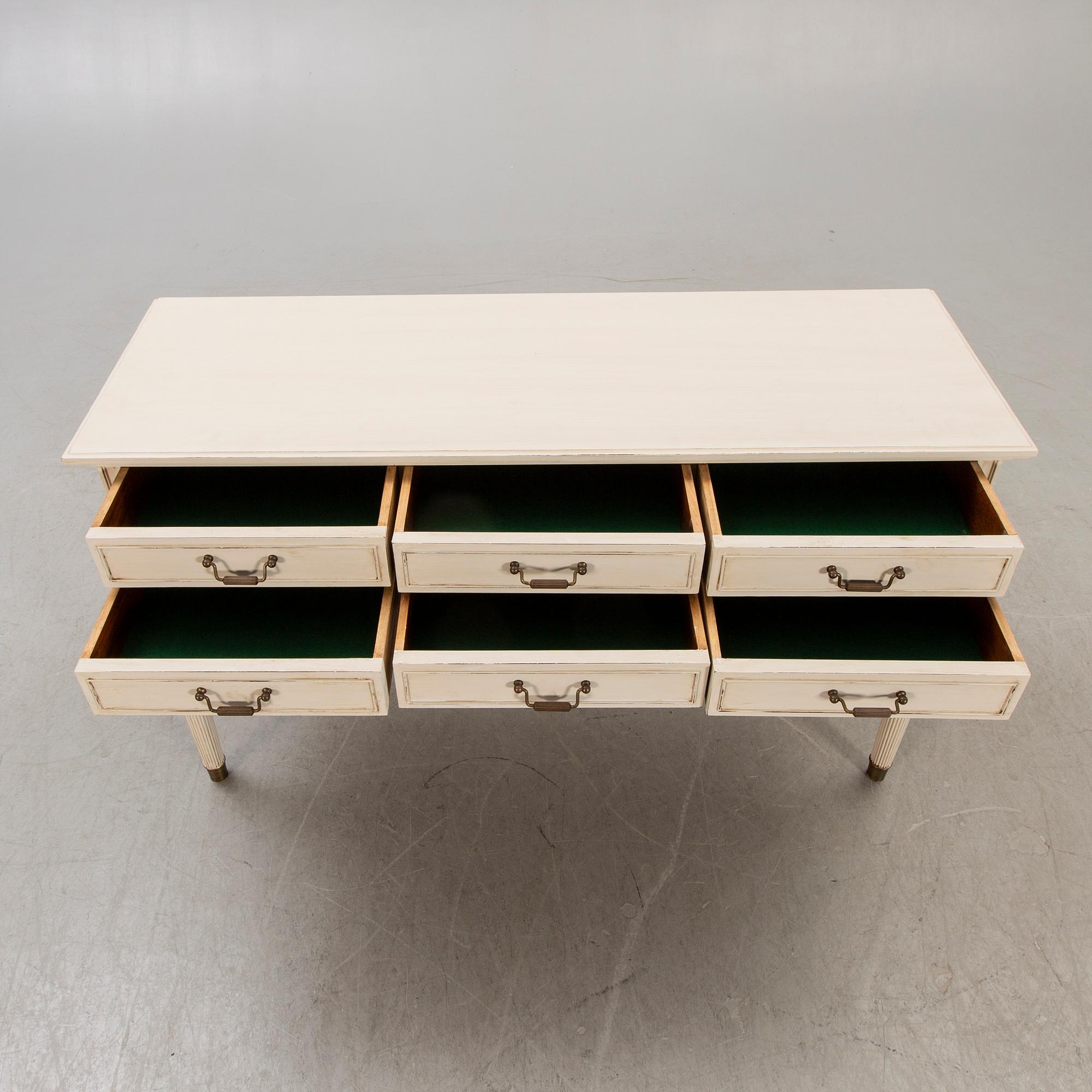 Sideboard Louis XVI-stil 1900-talets mitt/andra hälft.