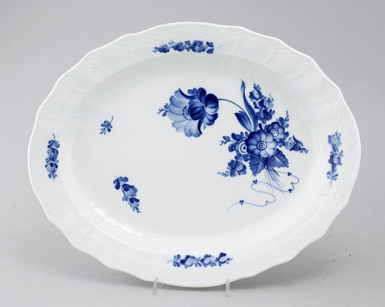 A porcelain tableware set of 44 pcs, "Blå blomst" by Royal Copenhagen, second half of the 20th century.