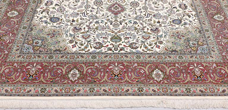 A part silk Tabriz carpet, 310 x 205 cm.