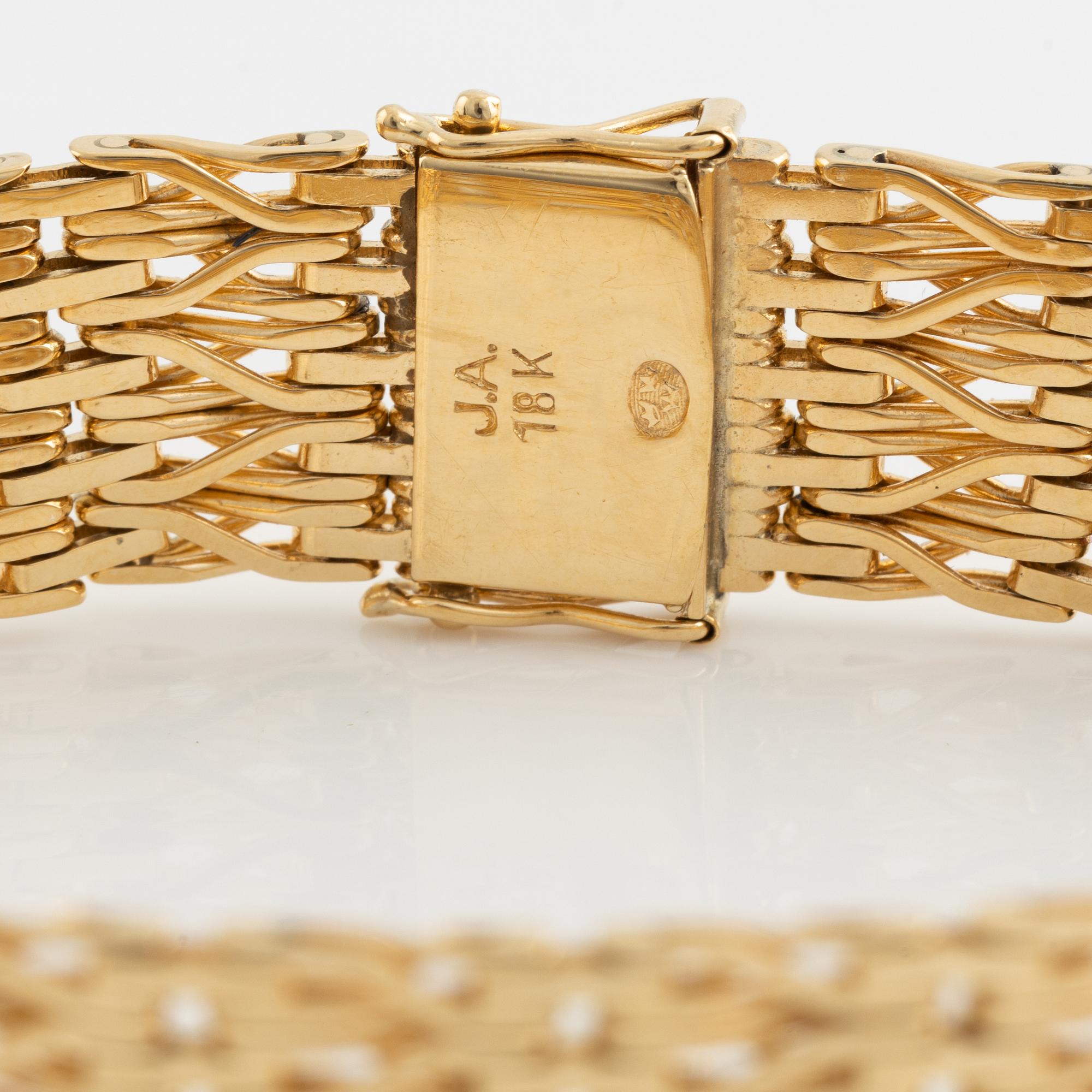 18K gold bracelet.