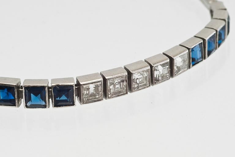 ARMBAND, fyrkantslipade diamanter 10 st. ca 3,5 ct H/VVS, safirer 15 st. ca 5,70 ct.