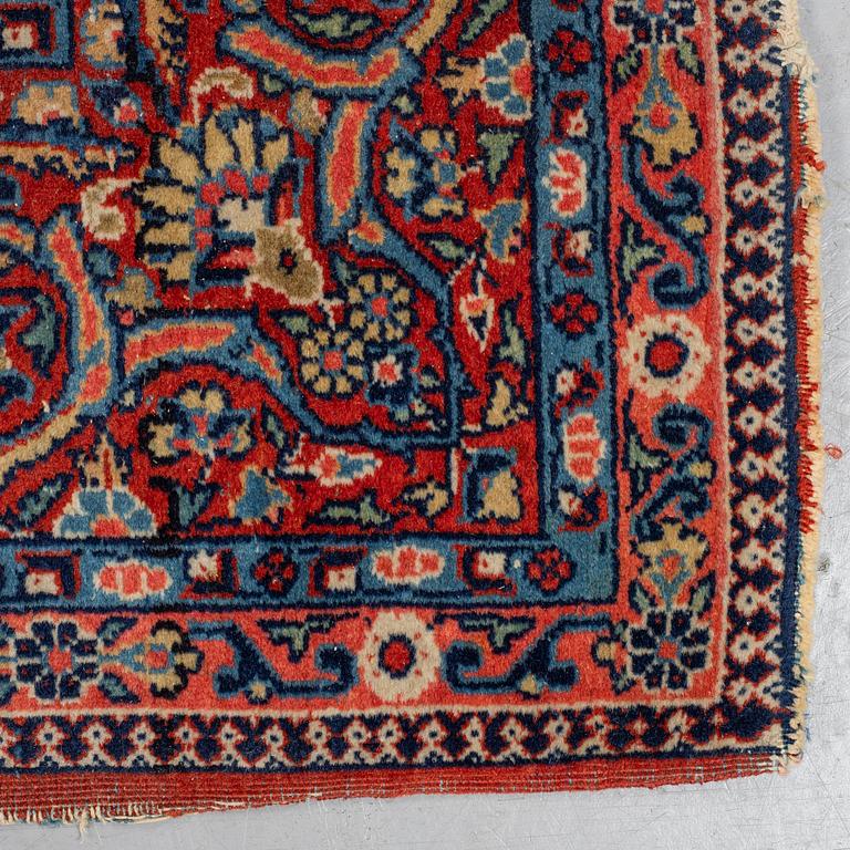 A CARPET, semi-antique Kashan, possibly Dabir, ca 201 x 135,5 cm.
