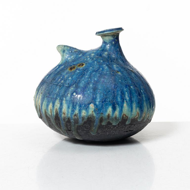 Francesca Mascitti-Lindh, a chamotte stoneware vase, Arabia, Finland.
