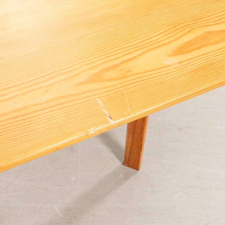 Drop-leaf table, mid/second half of the 20th century.