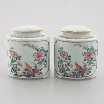 Two Chinese tea caddies with covers, Qing dynasty, early 18th century.