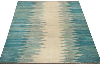 A Kilim carpet, c. 301 x 196 cm.