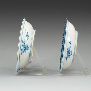 A pair of blue and white bowls, Qing dynasty, 18th Century.