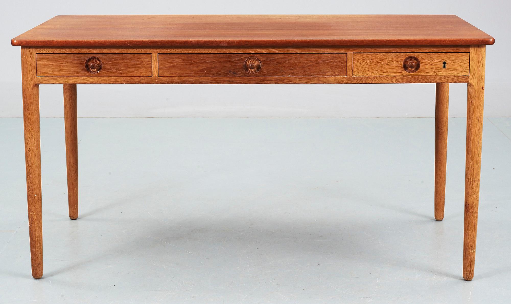 SKRIVBORD, Hans J Wegner. Anderas Tuck, Danmark, 1950-tal.