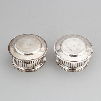 ANDERS LUNDQUIST, såsskålar, ett par, silver, empire, Stockholm, 1828 & 1831.
