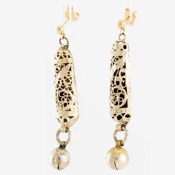 Necklace, along with two pairs of earrings, filigree work, brass-coloured metal.