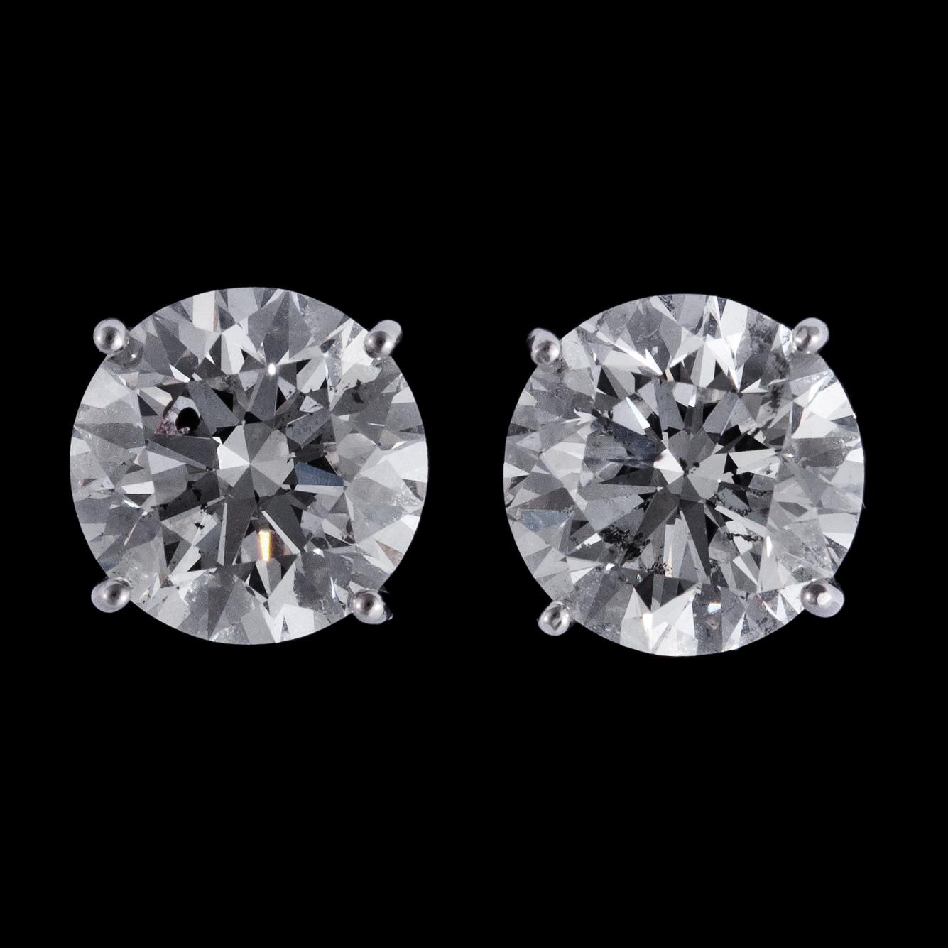 ÖRHÄNGEN, vardera briljantslipad diamant, 2.40 ct, resp. 2.27 ct.