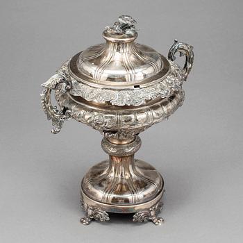SOCKERSKÅL PÅ FOT, Silver, nyrokoko, Zachris Lundqvist, Stockholm, 1838. Vikt ca 855 gram.