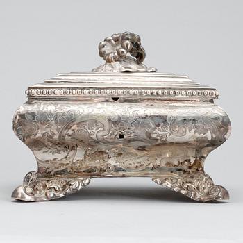 SOCKERSKRIN, silver, nyrokoko, L.F. Pauli, möjligen Tyskland, 1800-talets mitt. Vikt ca 353 gram.