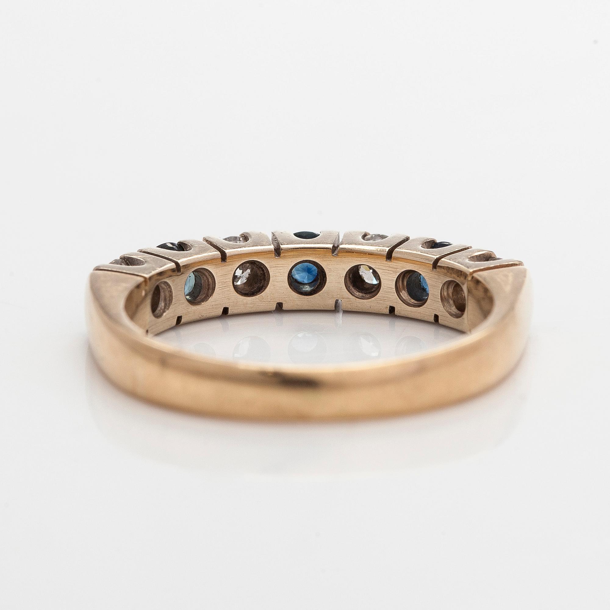 Ring, 14K vitguld med briljantslipade diamanter och safirer.