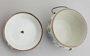 A famille rose jar with cover, late Qing dynasty, circa 1900.