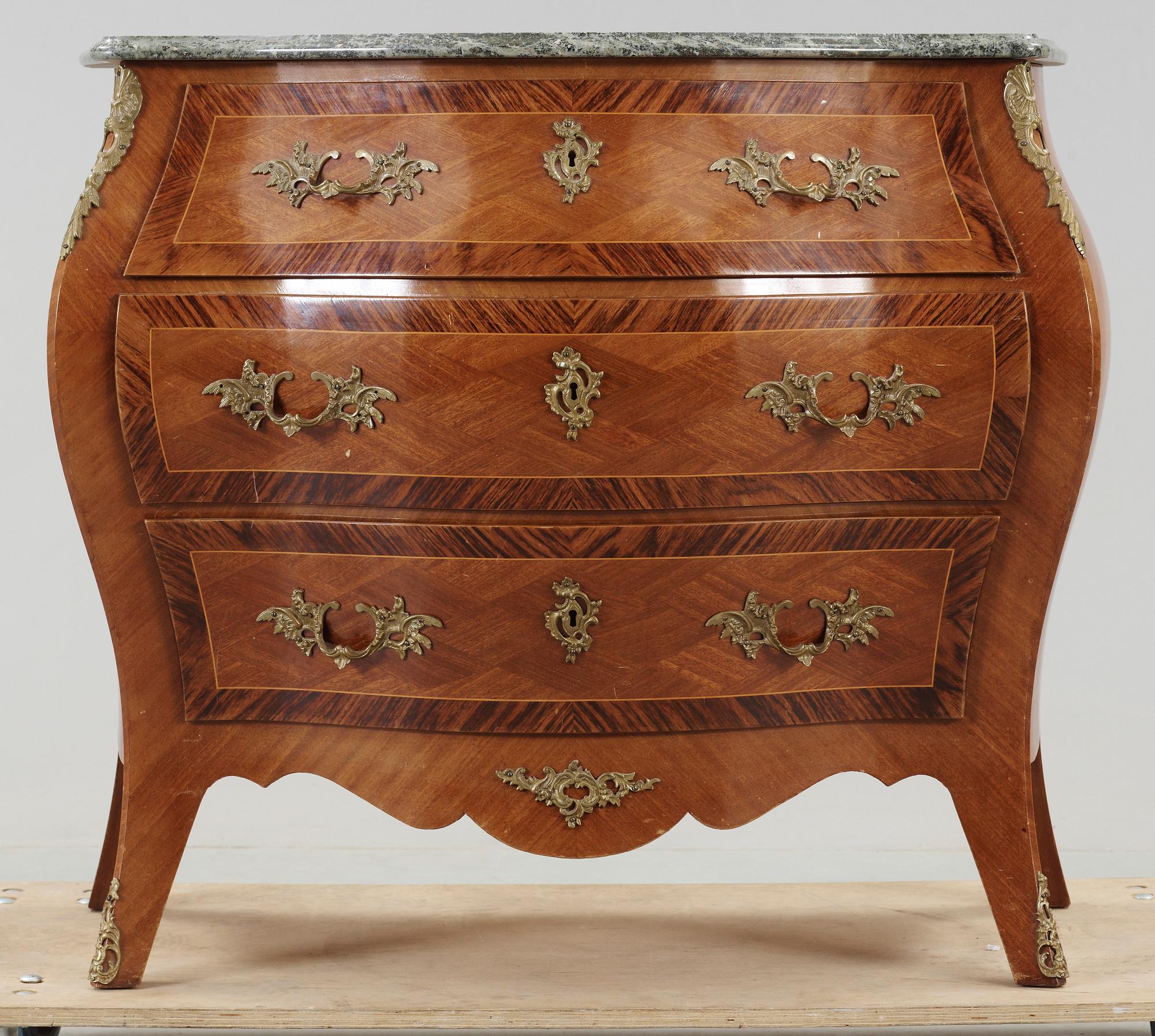 BYRÅ, rokokostil, 1900-tal.