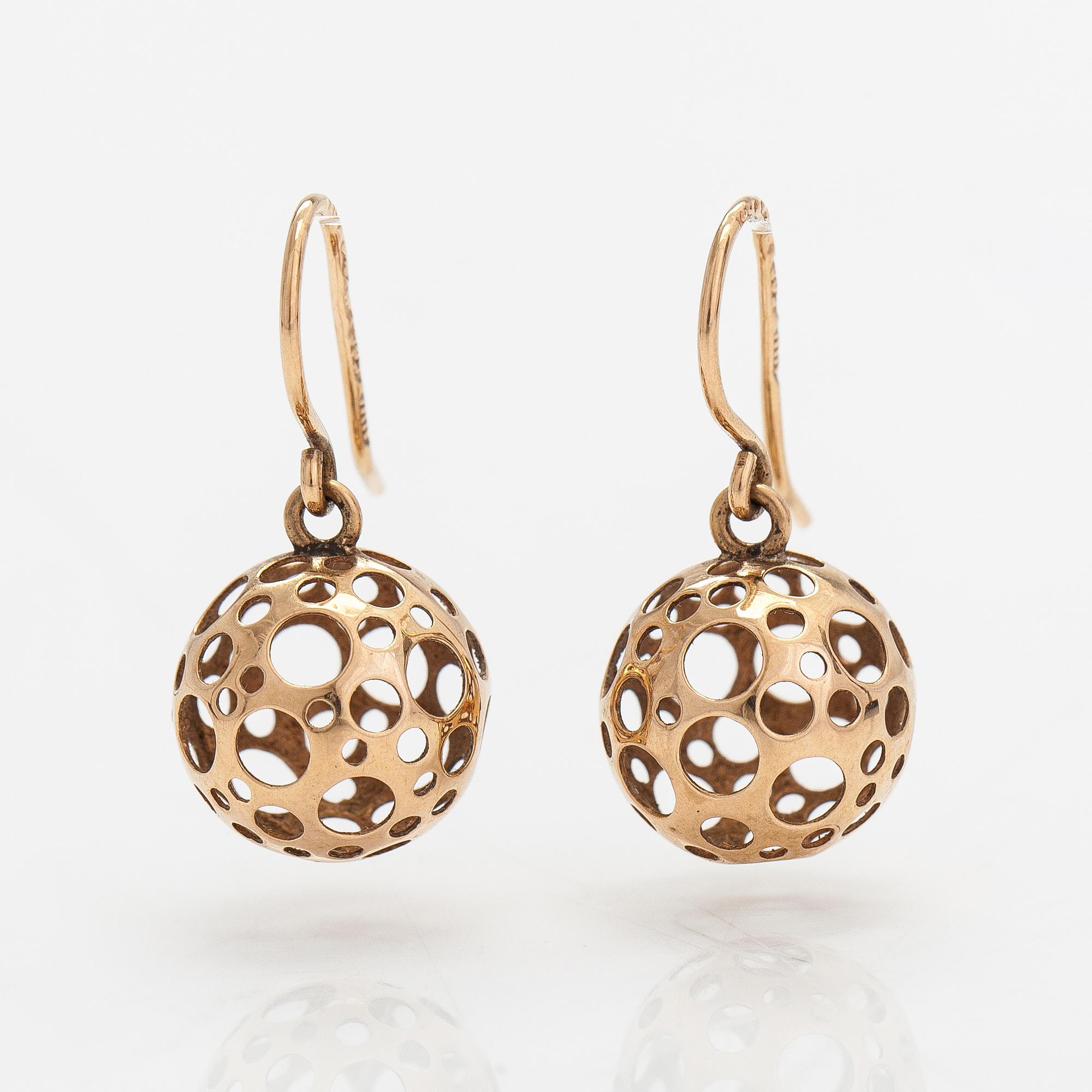 Liisa Vitali, A pair of earrings and a ring made of 14K gold "Leppäkerttu". Westerback, Helsinki 1968-69/1969-70.