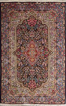 MATTA, old, Kirman, ca 234 x 153 cm.