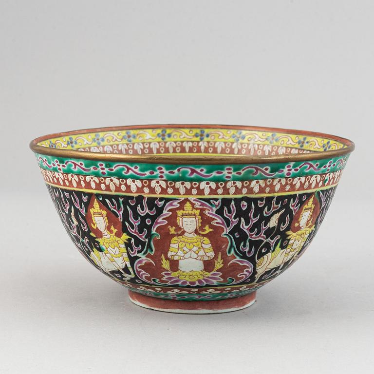 A group of bowls, a Chinese bowl for the persian market and 2 Thai Bencharong bowls, 19th Century.