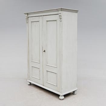 KLÄDSKÅP, 1800-talets andra hälft.