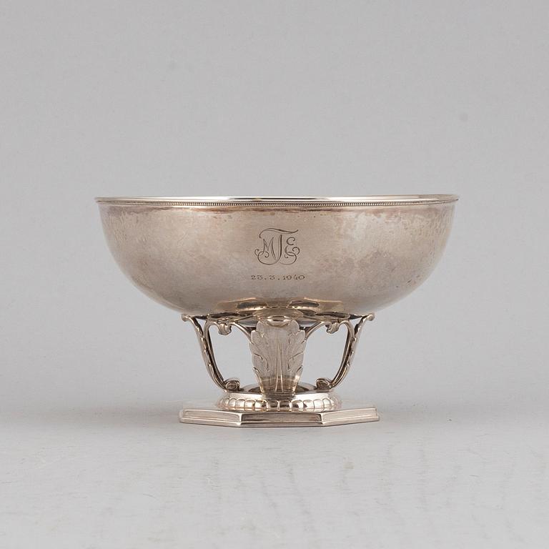 JACOB ÄNGMAN, a silver footed bowl, Guldsmedsaktiebolaget, Stockholm 1934.