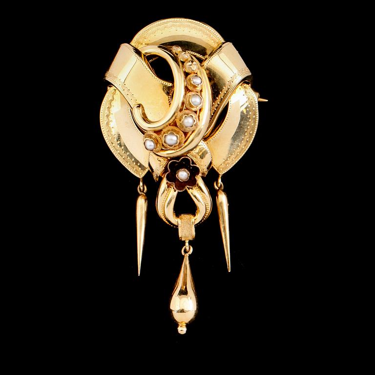 BROSCH, 18 k guld, orientpärlor. Vikt ca 10 g.