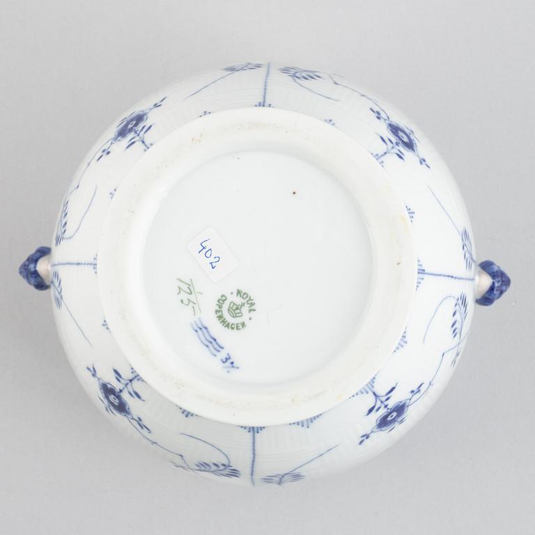 A 'Blue Fluted Plain' / 'Musselmalet riflet' porcelain flower pot, Royal Copenhagen, model 125, 1898-1923.
