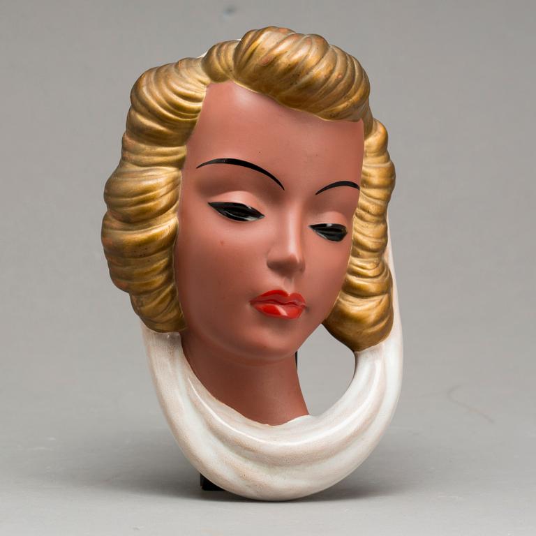 An Adolf Prischl terracotta wall mask for Goldscheider, mid 1900.