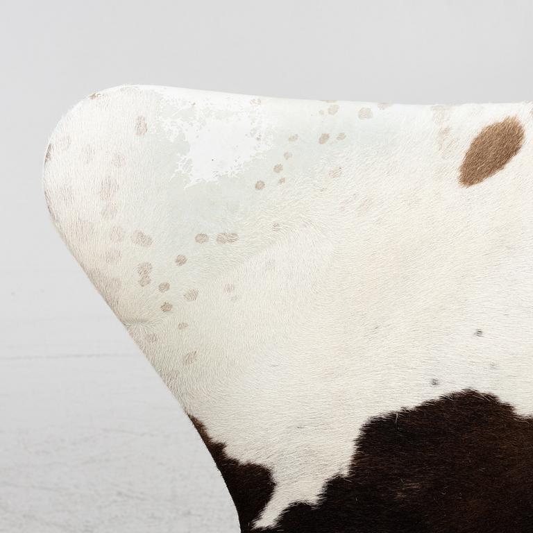 Arne Jacobsen, six 'Serie 7' chairs.