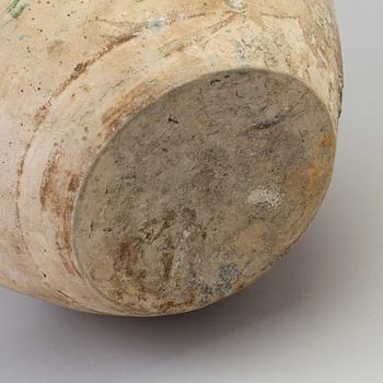 A large jar, presumably Ming dynasty.