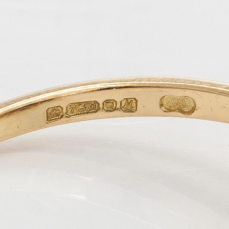 Ring, 18K guld, safir och briljantslipade diamanter, England.