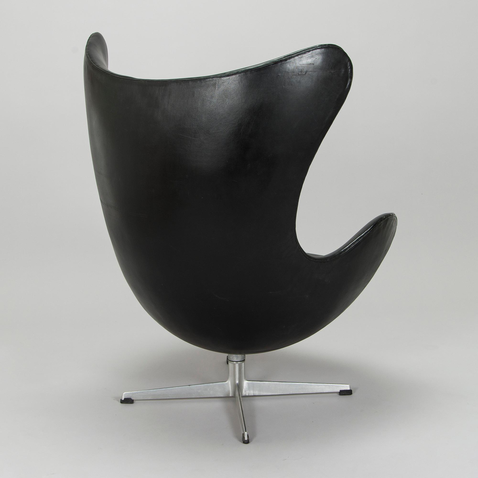 Arne Jacobsen, a black leather "Egg" armchair, Fritz Hansen, Denmark 1960/70s.