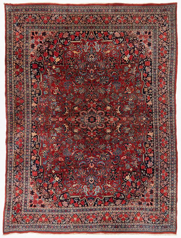 A semi-antique Bidjar carpet, c. 356 x 266 cm.