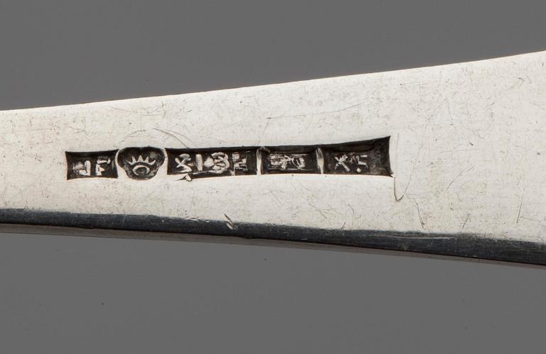 FAT, silver, Unto Erälampi, Riihimäki 1962 samt STRÖSKED, silver, finska stämplar 1927. Tot. vikt ca 182,8 g.