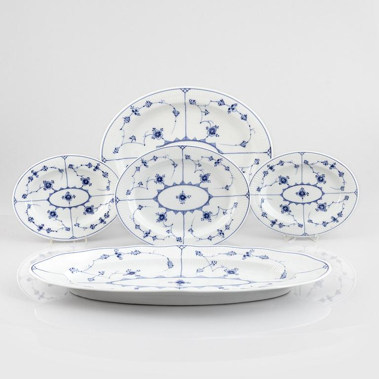 Four porcelain serving dishes and a fish platter, half-lace "Musselmalet", Royal Copenhagen, Denmark, 1894-1923.