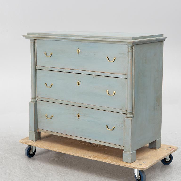 A chest of drawers, late 19th century.