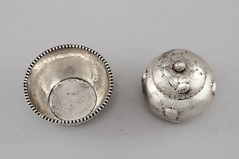 DOSA MED LOCK och SKÅL, 2 delar, silver, bla. K Anderson, 1900-talets första hälft. Vikt 279 g.