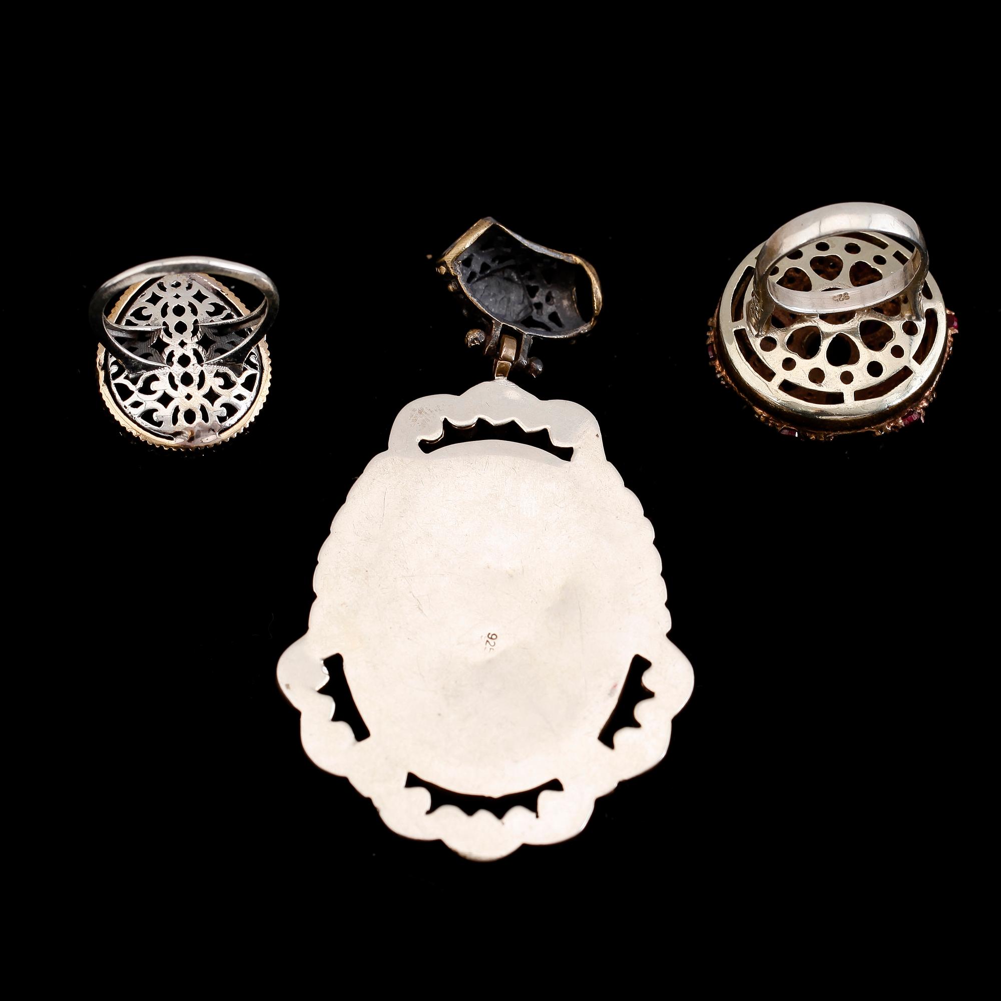 RINGAR OCH HÄNGE, 3 delar, silver, ädelstenar och vita stenar.