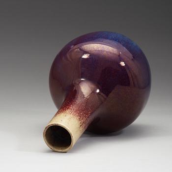 A flambé glazed vase, Qing dynasty, early 19th century.