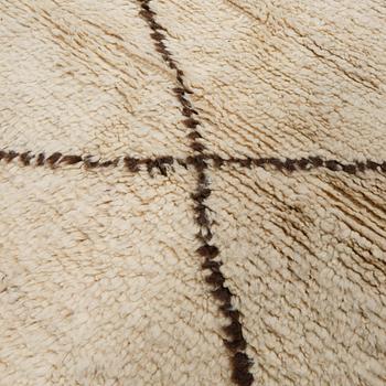 MATTA, Beni Ourain, 1900-talets senare del, ca 174x153 cm.