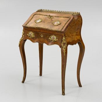 Sekretär, Louis XV-stil, omkring år 1900.