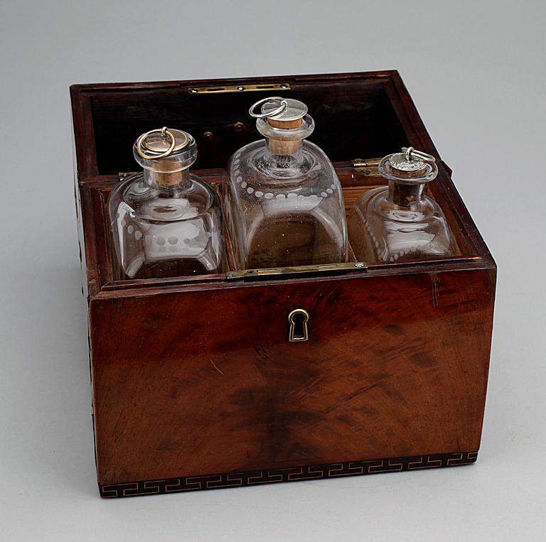 BRÄNNVINSCHATULL, 1800-talets början.