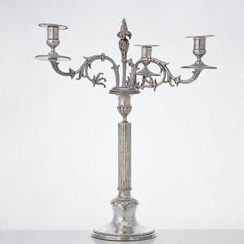 Anders Isleben, kandelabrar för tre ljus, ett par, silver, Norrköping 1793. Gustavianska.