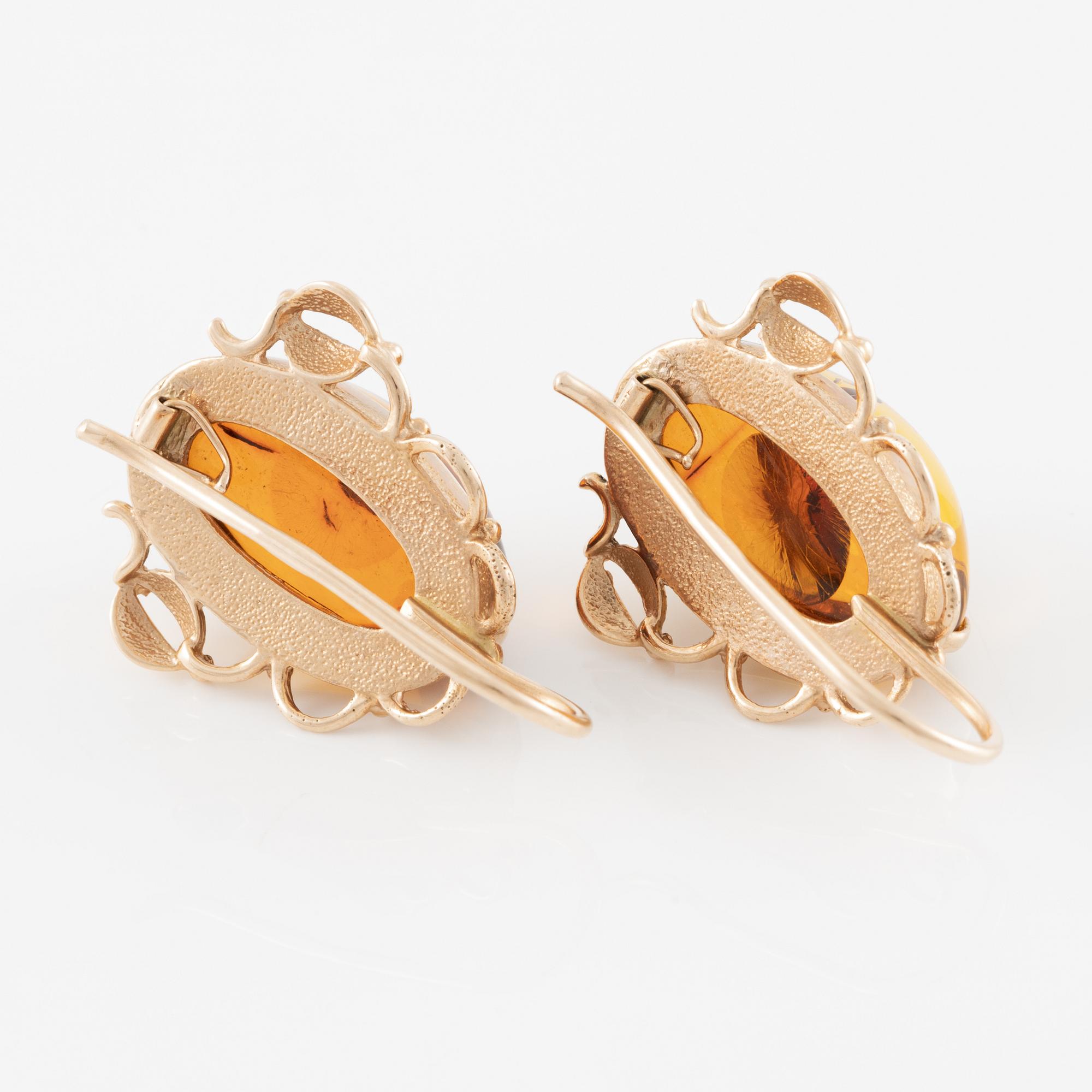 Earrings 14K gold with amber.
