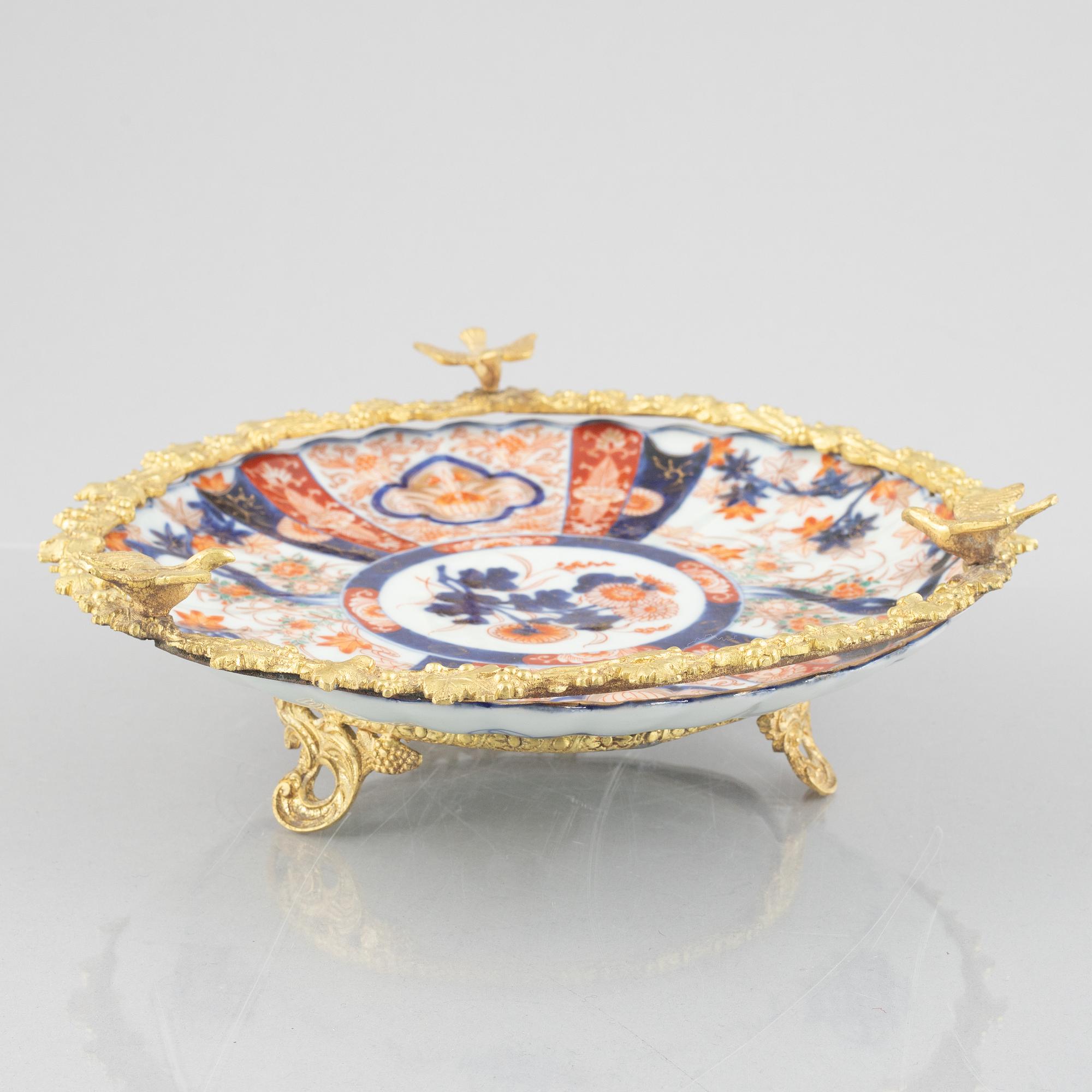 A dish and a pair of pots, porcelain, Japan, early 20th century.