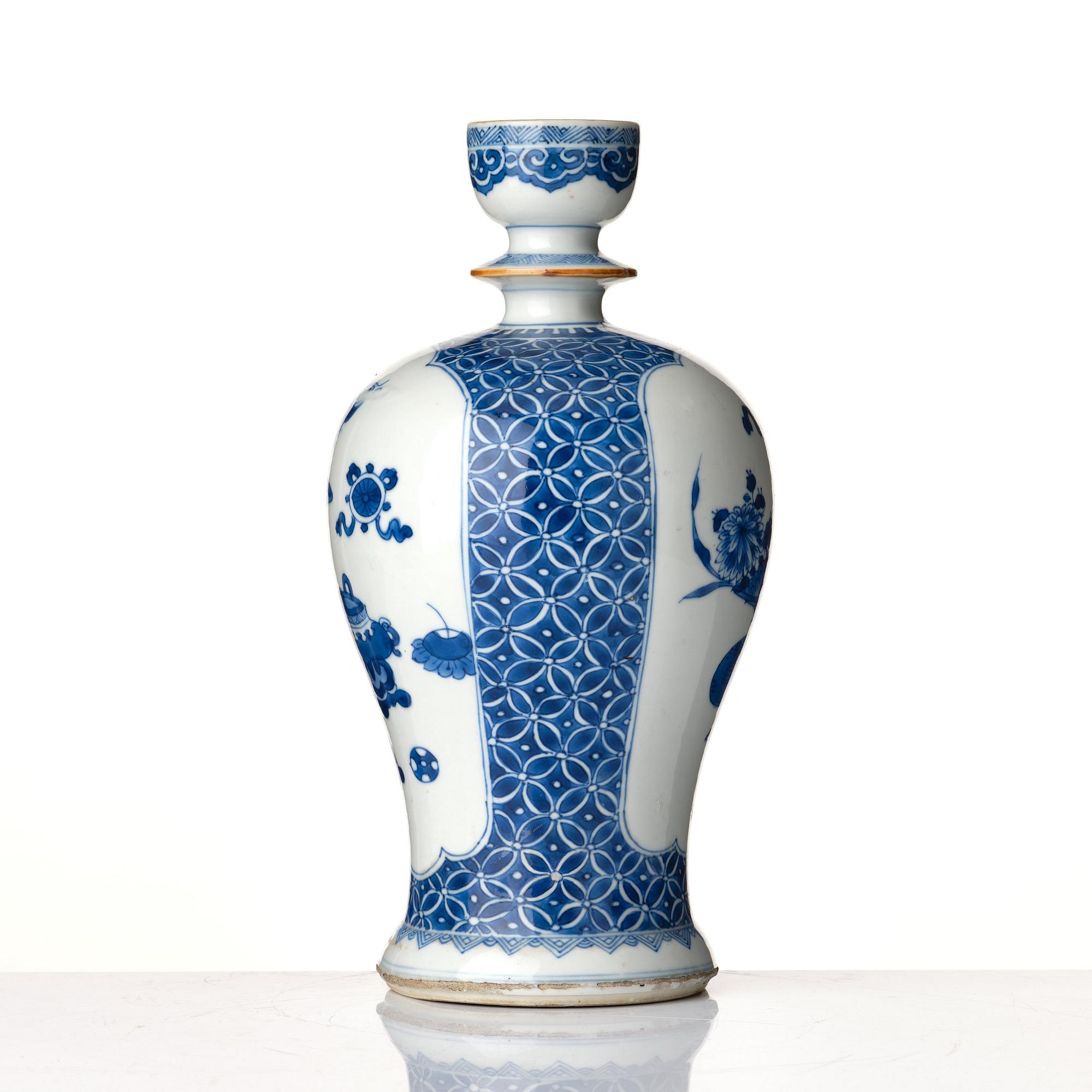 Vas, porslin. Qingdynastin, Kangxi (1662-1722).
