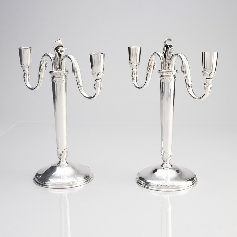 Kandelabrar, ett par, tvåarmade, silver, W.A. Bolin, Stockholm 1948.