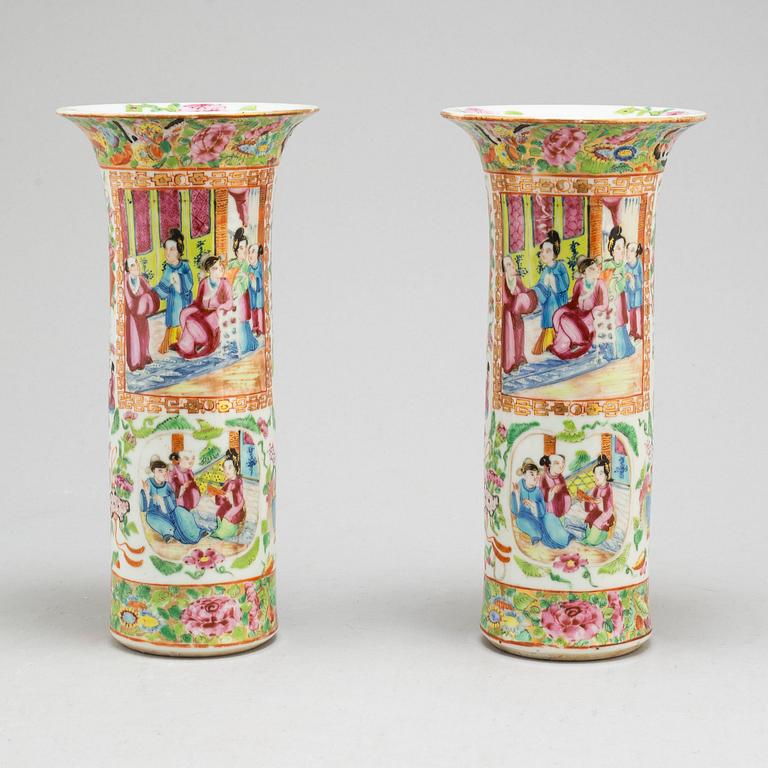 A pair of Canton famille rose trumpet vases, Qing dynasty, 19th Century.